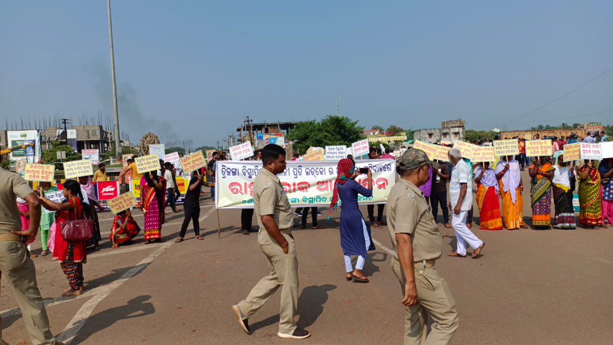 Sk Maksood (@sdk_sk) on Twitter photo ମେସ୍କୋ କାରଖାନା କଳିଙ୍ଗ ନଗର ରେ ବିଗତ ୩ ବର୍ଷ ହେବ ବନ୍ଦ ଅଛି। ରାଜ୍ୟ ସରକାର ଙ୍କ ଦ୍ବାରା ବିସ୍ତାପିତ ପରିବାର ଆଜି ରାଜ ରାସ୍ତା ରେ। ମାନ୍ୟବର ମୁଖ୍ୟମନ୍ତ୍ରୀ <a href="/CMO_Odisha/">CMO Odisha</a> ଙ୍କୁ ଅନୁରୋଧ ଯଥା ଶିଘ୍ର କାରଖାନା ଚାଲୁ କରିବାକୁ ବିସ୍ତାପିତ ପରିବାର ଅନୁରୋଧ କରୁଅଛୁ। ମେସ୍କୋ କାରଖାନା କଳିଙ୍ଗ ନଗର ରେ ବିଗତ ୩ ବର୍ଷ ହେବ ବନ୍ଦ ଅଛି। ରାଜ୍ୟ ସରକାର ଙ୍କ ଦ୍ବାରା ବିସ୍ତାପିତ ପରିବାର ଆଜି ରାଜ ରାସ୍ତା ରେ। ମାନ୍ୟବର ମୁଖ୍ୟମନ୍ତ୍ରୀ <a href="/CMO_Odisha/">CMO Odisha</a> ଙ୍କୁ ଅନୁରୋଧ ଯଥା ଶିଘ୍ର କାରଖାନା ଚାଲୁ କରିବାକୁ ବିସ୍ତାପିତ ପରିବାର ଅନୁରୋଧ କରୁଅଛୁ।