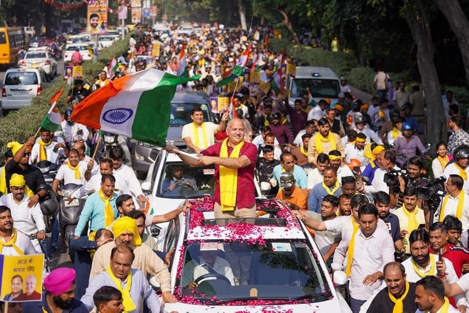 Aap4Ateli's tweet photo. आज स्पष्ट हो गया: BJP, CBI-ED का इस्तेमाल #OperationLotus चलाने के लिए करती है।
Manish Sisodia जी को बोला गया- AAP छोड़कर BJP Join कर लो, CM बना देंगे। वरना Satyendar Jain की तरह Fake Case में 6 महीने अंदर
आज ये भी स्पष्ट हो गया: AAP के सारे नेता कट्टर ईमानदार और कट्टर देशभक्त है https://t.co/OoLthiOp1g