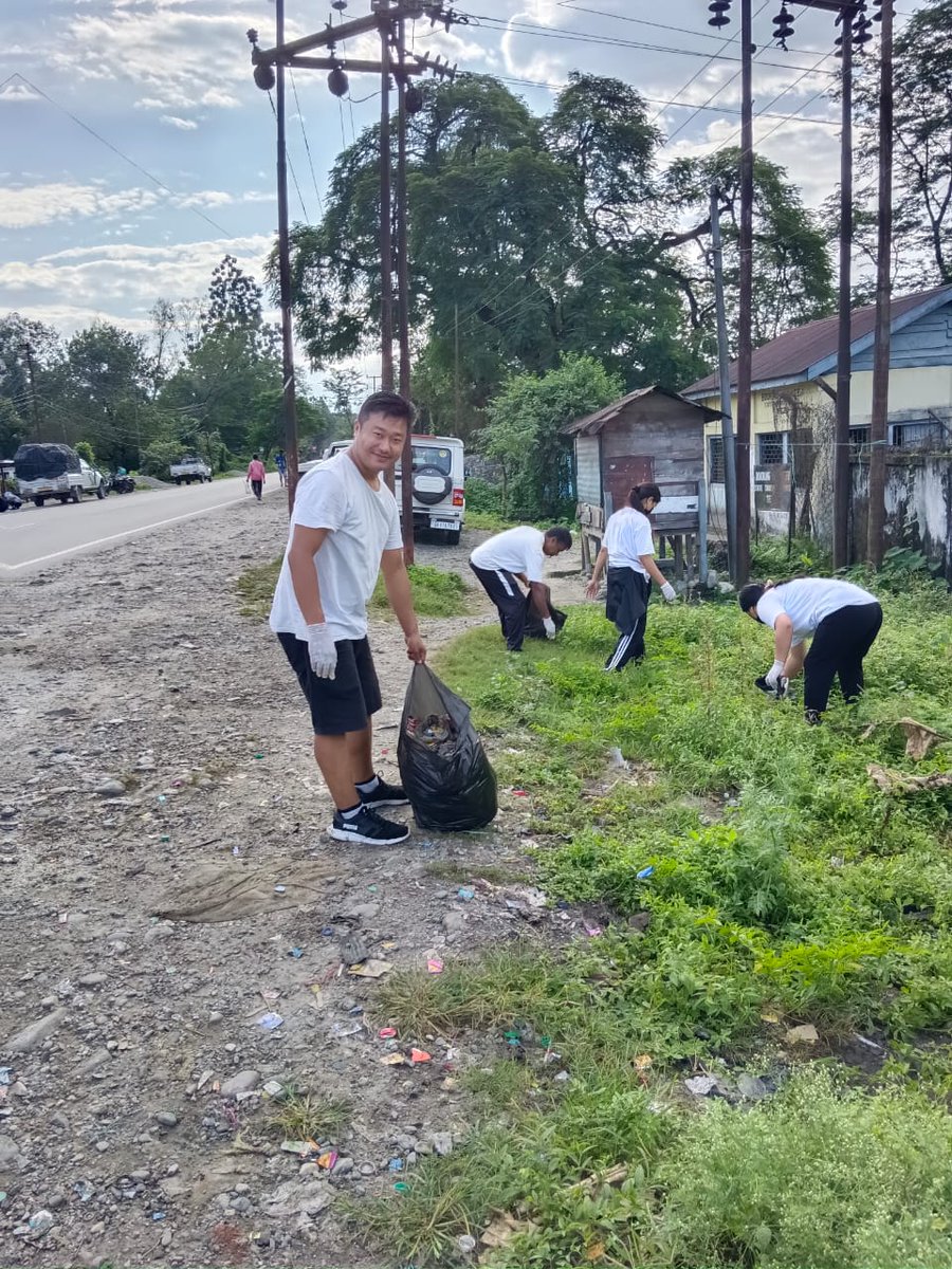 MYBlohit's tweet photo. District Administration &amp; NYK-Lohit along with youth Volunteers from multiple associations (Taekwondo, Karate, Olympic, Football, Volleyball, cricket) actively participating in Plogging Run. #SwachhBharat2022 #CleanIndia2 #ArunachalPradesh @ianuragthakur @YASMinistry @Nyksindia https://t.co/kEQvibQbw7