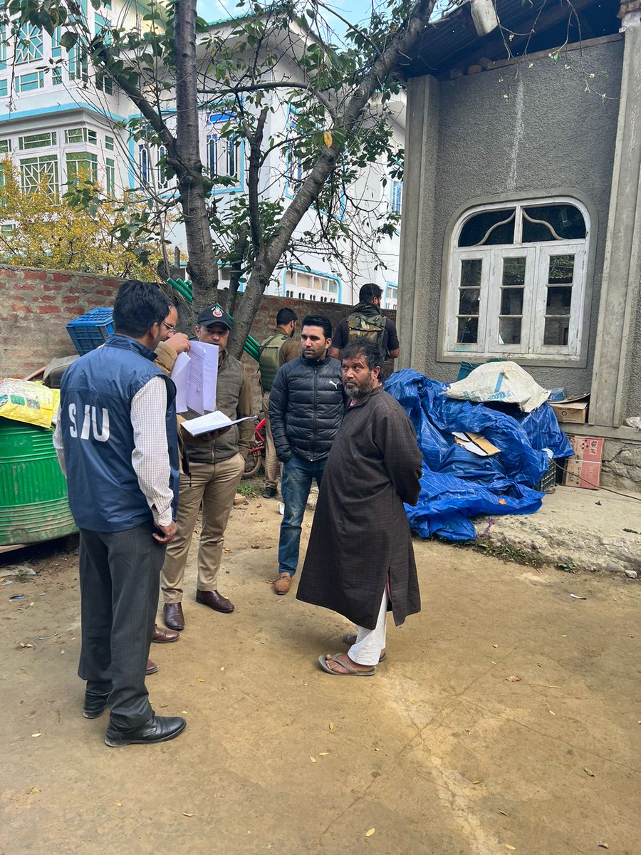 SajidsidiqAni's tweet photo. #IEDCase #SIU conducts searches at multiple locations in Pulwama https://t.co/vmUiuQGJe0
