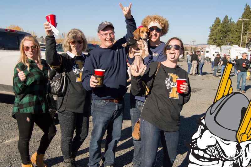 UIdahoAlumni's tweet photo. Get ready Vandals, it's tailgating time! 🍻🏈 Join us Saturday Oct. 22, to watch the Vandals take on the Portland State Vikings! #govandals #uidahoalumni #vandalgrad #uidaho #Vandalfootball ✌️'s up! https://t.co/KmQQP7Ejcz