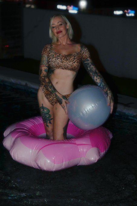 Tomorrow I&rsquo;ll be posting pics from the recent #OFCreatorsGuild mixer and incidentally my last pool party<a href="/tag/ofcreatorsguild"class="tags"><span>#ofcreatorsguild</span></a>