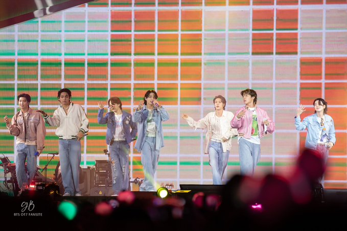 jeon_vantella's tweet photo. 📰| El Ministro de Cultura de Corea presento a presidencia 2 propuestas en las cuales pretende darle a BTS la posibilidad de que hagan actividades grupales durante el SM,cumpliendo con el requisito de que sean actividades con fines de lucro y cuyas ganancias sean donadas para (+) https://t.co/0CUau3KyxJ