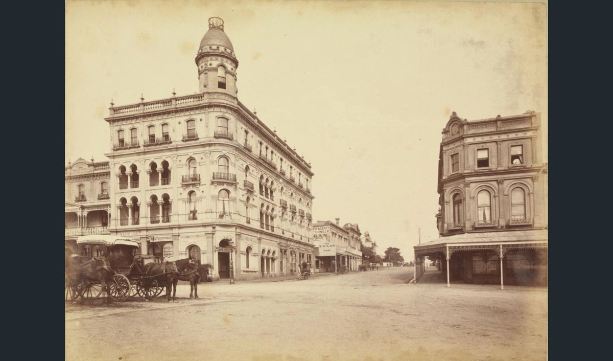 Popvisly's tweet photo. I found an old photo of The George Hotel online and matched it up to today. 
Fitzroy Street, St Kilda, #melbourne 1883 &amp; Now 2022.

#stkilda #fitzroystreet #aussiehistory https://t.co/Fp9x85hFsZ