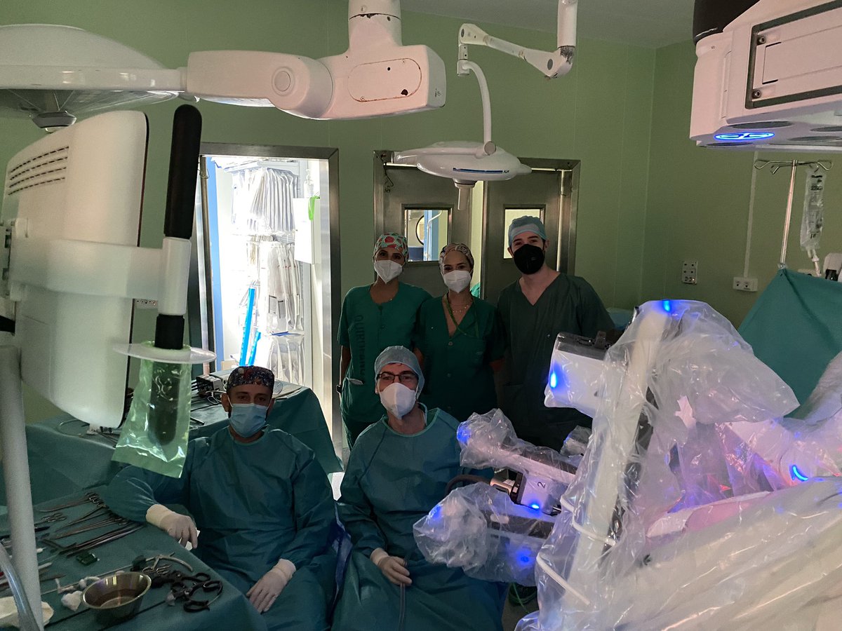 BerUrologia's tweet photo. Ayer implementamos en nuestro programa robotico el tratamiento del #cancerdepene con la realizacion de linfadenectomia inguinal bil superficial y profunda guiada por indocianina @abexDaVinci  @HUVV_SAS urologia @JACanteroUro @saludand Gracias a todos los que lo haceis posible. 💪 https://t.co/OGMAxgDcMG