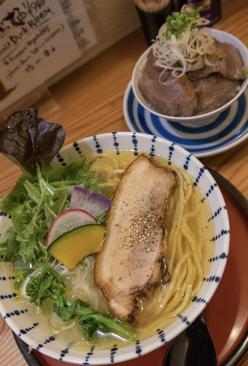 おはようございます店長トモです。
本日【10:00〜20:00】まで営業いたします。箱根は今朝も曇り空。
今にも雨が降り出しそうです。
気温は16℃になっています。
ご来店時はマスク着用お願いします。

#箱根 #宮ノ下 #麺398_1 #ラーメン #はなまる農園 #散歩 #ローストビーフ丼 #ミニ丼 #テイクアウト