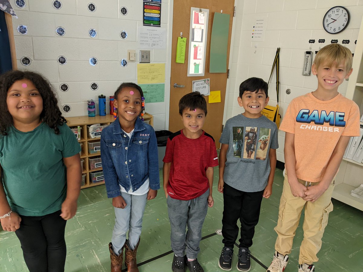MrsOttNHE's tweet photo. Thrilled to share this amazing activity about cultivating belonging in our community. Every student in 2nd-5th grade participated. Thank you Alliance of Teacher Leaders! #henryatl2022 @robininhampton @LearnInHenry https://t.co/TqrgMynmWI