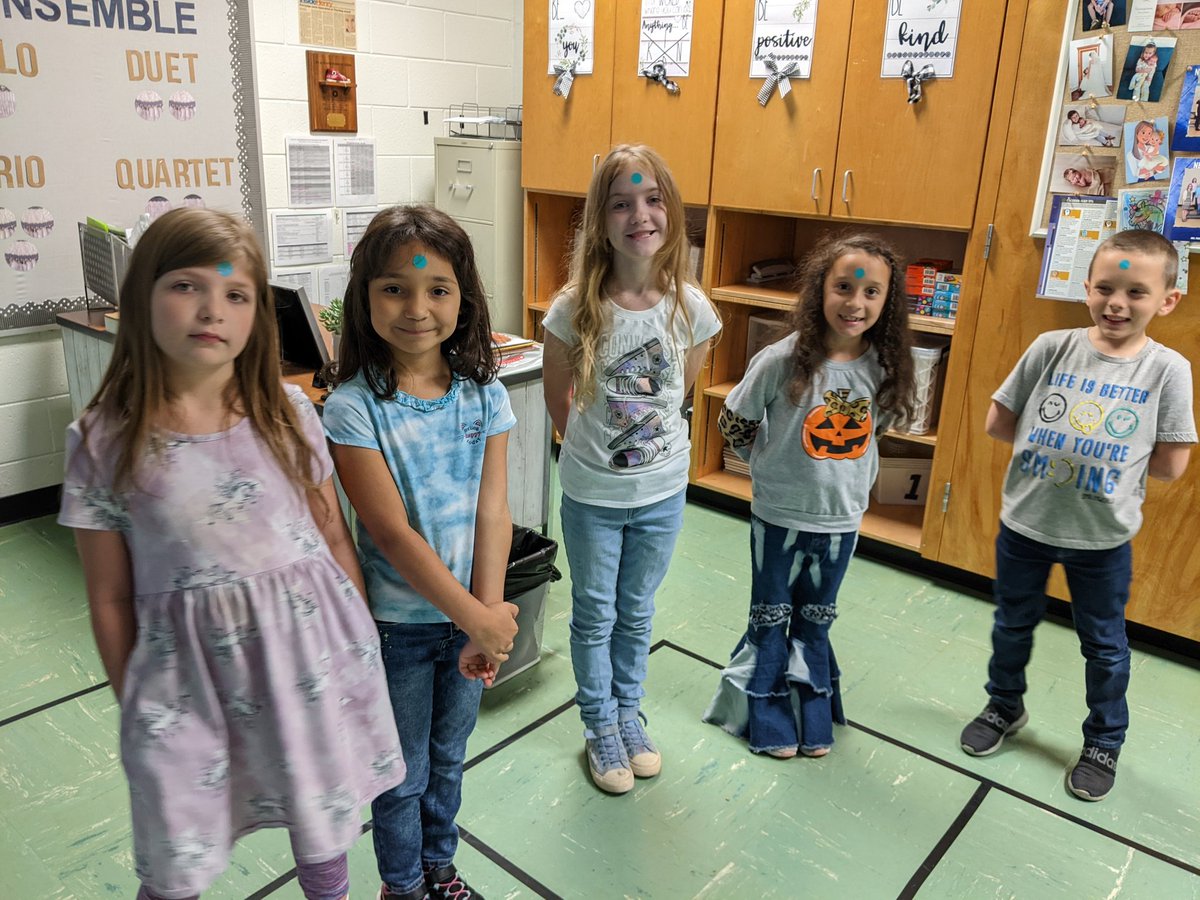 MrsOttNHE's tweet photo. Thrilled to share this amazing activity about cultivating belonging in our community. Every student in 2nd-5th grade participated. Thank you Alliance of Teacher Leaders! #henryatl2022 @robininhampton @LearnInHenry https://t.co/TqrgMynmWI