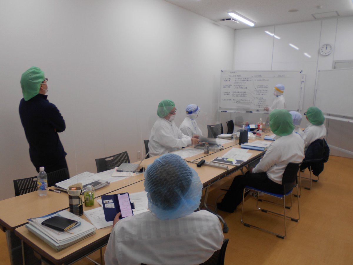 delimo_'s tweet image. 社内委員会の様子です。
会社をもっと成長するにはどうすればいいか？を議論しています。