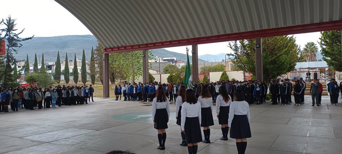 CECyTEHPachuc's tweet photo. Homenaje a símbolos patrios refrendando los valores cívicos y fortaleciendo la difusión del protocolo Escuela Segura como estrategia preventiva para la seguridad escolar @arowec @DanielFragosoT @Obdulio_MM https://t.co/AH0ucfvJEb