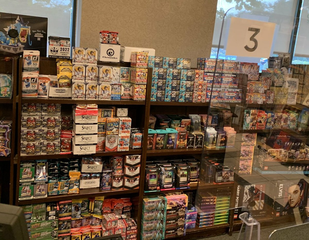 cardrestocks's tweet photo. Barnes &amp; Noble restock 👇

*photo credit @zachjets1 https://t.co/nwiHIjfDLs