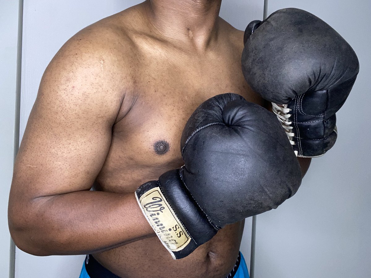 theegloveguy's tweet photo. Winning PT-1300s!! ๐ฑ just, wow. I never thought Iโd run into gloves like these. So happy to clean them! And now I canโt stop staring at them ๐คค
#boxing #gloves #boxinggloves #winning #winningboxing #black
#vintage #retro #oldschool #leather #laceup #doublecuff #japan
#japanese https://t.co/EwEsuOX1CC