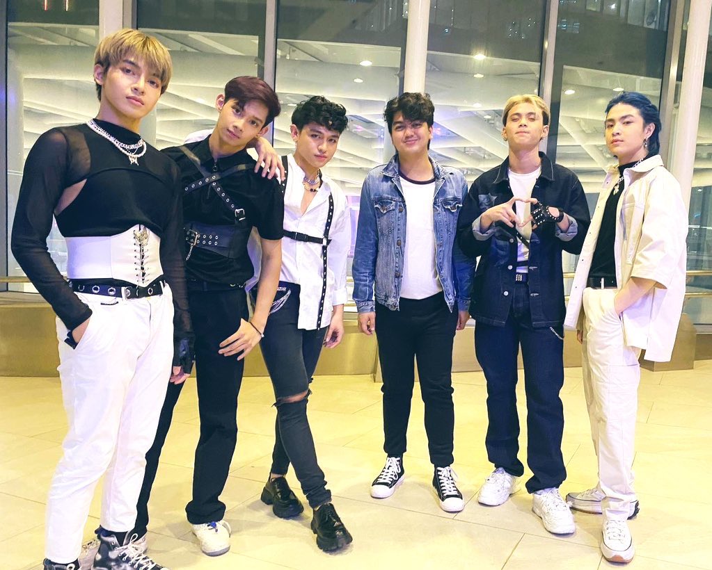 patricksszzz's tweet photo. PPOP RISE! Wala na kong masabi! They all have good music and basta ang galing! 🖤

As an artist myself, I just sing! I can't do singing while dancing! Hands down sa inyo BGYO, BINI, VXON, G22 and other ppop groups!

Dedicated to ACEs, BLOOMs, Vixens and Bullets 🖤🔥 https://t.co/ReeWJEjyqX