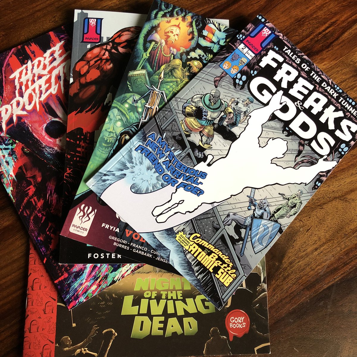 omorales81's tweet photo. Hey kids, Invader Comics—fun art, great stories! And they have a spooky Kickstarter running now: https://t.co/F5XPmV9JFg ☠️🎃👻 #InvaderComics #ShopLocal #Oakland #TownBiz #MakeComics @InvaderComics 👾 https://t.co/bgZGZxdt9q