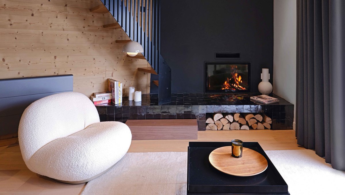 Interior_Deluxe's tweet photo. Flaunt your curves like this Pacha Lounge Chair by Gubi

#interiordeluxe #interiordesign #interior #homedecor #interiordesigner  #interiordesigns #design #architecture #livingroom #livingroomdecor #furniture #lounge #loungechair #architecturedesign #fireplace #gubi #gubiofficial https://t.co/Mm9Y9dNNUY