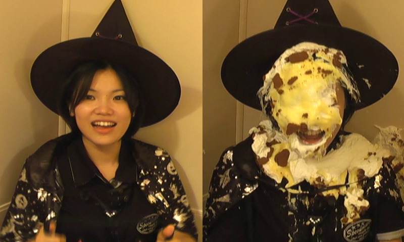 PieMasterAnjuu's tweet photo. PiedAsianGirlsのUMDのサイトのhttps://t.co/7DEYjxH8LCのHalloweenセールやで！🎃
🍰🥧🍰
3本を買ったら、
1本無料！！！💥
🍰🥧🍰
その上に、
全部50％ OFFだよ!!!💥💥💥
🍰🥧🍰
バーゲン・セールは10月31日まで🎃

#wam #messy #pieintheface 
#パイ投げ #足���ェチ #messyfeet https://t.co/AFicV1U5sZ