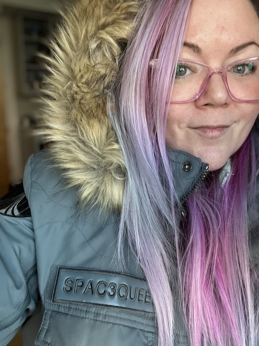 QueenTester's tweet photo. Anyone else rocking their Deep Stone crypt Raid coat as the temps drop?? #Destiny2 #Xbox #DestinySwag #Bungie #RaidSwag https://t.co/gGMEbK9QzD