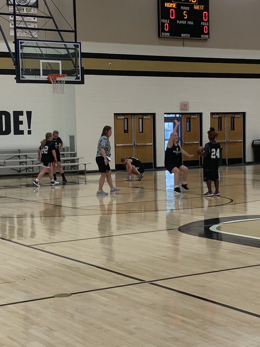 PeruVGBBall's tweet photo. First practice vibes🤙🏻🏀 #tistheseason https://t.co/LB7llmVR1f