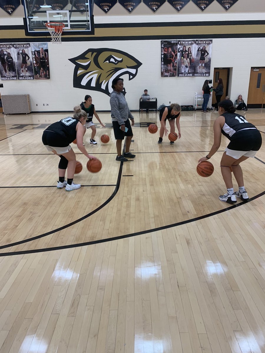 PeruVGBBall's tweet photo. First practice vibes🤙🏻🏀 #tistheseason https://t.co/LB7llmVR1f