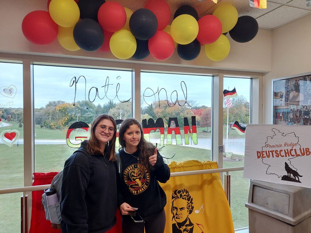 HerrProfHiggins's tweet image. Kicking off #PRNGW2022 @PrairieRidgeHS with a dress up day. #learngerman @AATGOnline  @SKochPR #prexperience