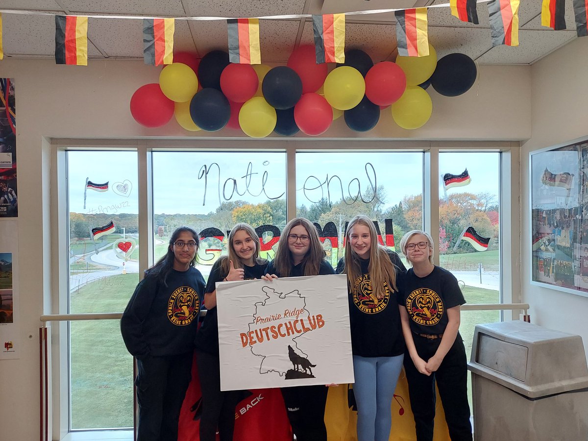 HerrProfHiggins's tweet image. Kicking off #PRNGW2022 @PrairieRidgeHS with a dress up day. #learngerman @AATGOnline  @SKochPR #prexperience