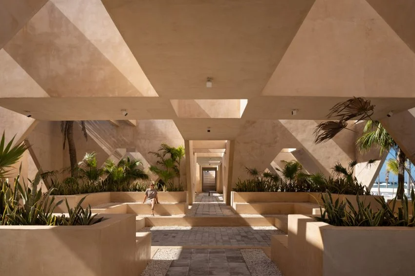 MeyerFalcon's tweet photo. Les comparto que el Museo del Meteorito que la @SEDATU_mx construyó en Progreso, Yucatán, está nominado a los premios de diseño de la prestigiosa revista danesa @dezeen 🇩🇰
Un espacio para la cultura que evoca a la arquitectura maya
https://t.co/PWvKF2ue5v #ProgresoLate https://t.co/ASYJEZOBWY