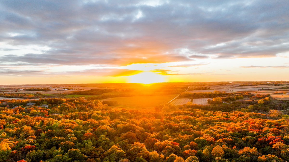 🌅 🍁 Enjoying the cool autumn air with some amazing sunsets! #dronephotography