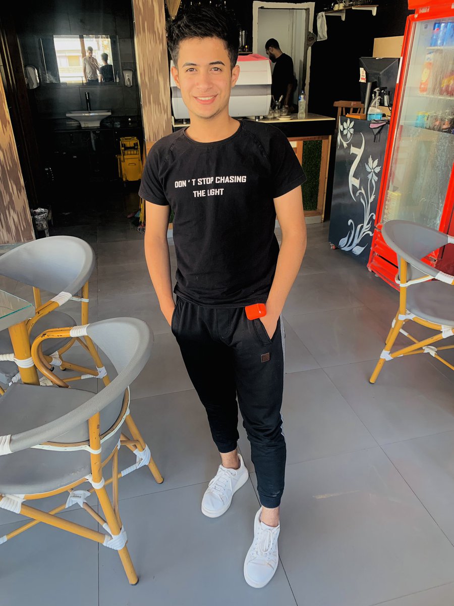 لا تنظر خلفك وانت تريد القمه"🖤🦅