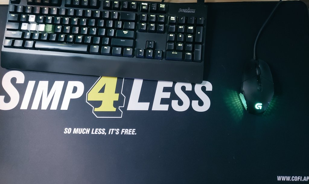 Jcluster2's tweet photo. So I visited @cofiapp's booth at twitch con, and was luck enough to he able to snag one of these sweet desk matts.

I was also able to learn about a new way to monetize my stream that costs viewers NOTHING! 

Hey cofi team, wanna come on my stream and talk about how it works? https://t.co/qEpzwzjpOA