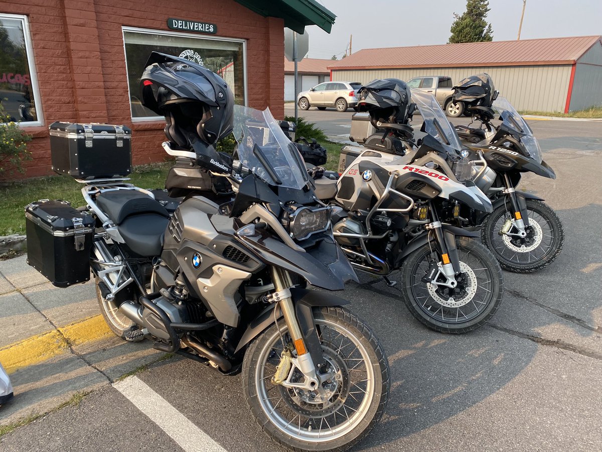 JeffMotor1's tweet photo. Great fall rides with friends.  Love this time of year!  Taking advantage of @Yellowstone and @CapitolReefNPS. https://t.co/4jVuiE3txV