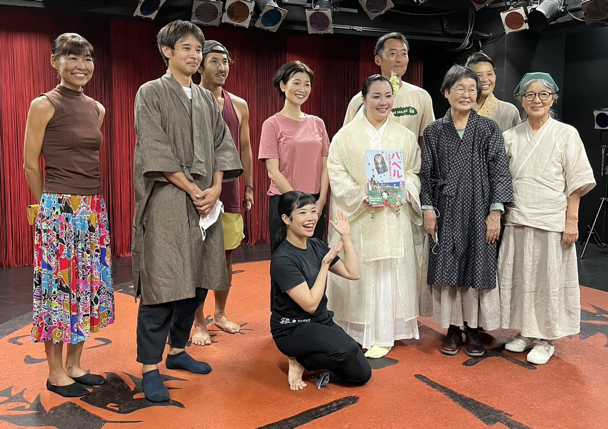aco_okinawa's tweet photo. #ハベル ~不思議の国のモモト~ 🦋
#琉装 をルーツとした #ドゥジン(#胴衣)を製作されている【おきなわの風まとう服 #琉衣(#RYUI) 】さん🥋
本作の衣装をデザイン・制作いただき、昨日は公演をご観覧くださいました🎶
ステキな衣装をありがとうございます🙇♂️
素晴らしい舞台となっております✨ https://t.co/6bD8MSpdvU