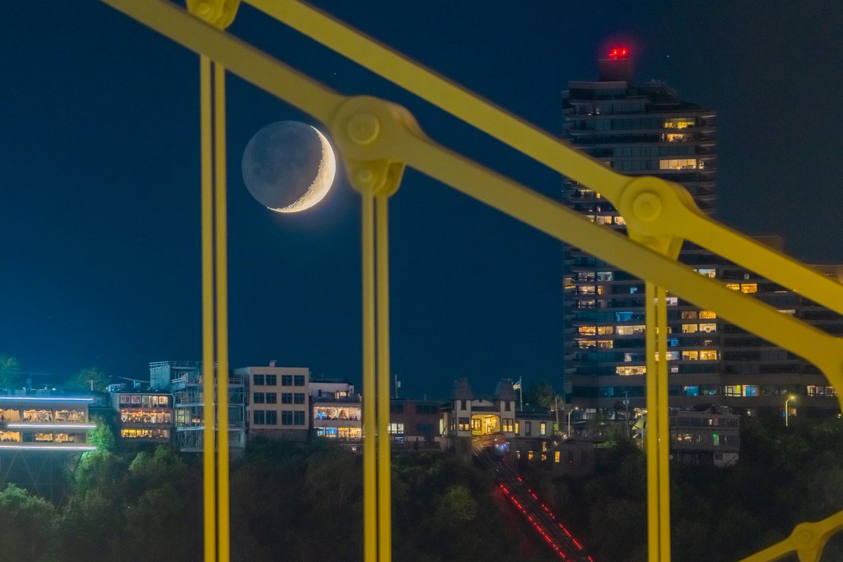 DaveDiCello's tweet photo. I was having trouble deciding which image to share tonight, and got tired of thinking about it, so I'm sharing them all. It's been a fun couple weeks capturing #Pittsburgh, that's for sure. I shot these between 9/29 &amp; 10/13, and I still have so much to share from those 2 weeks. https://t.co/4SWBeWSlBJ