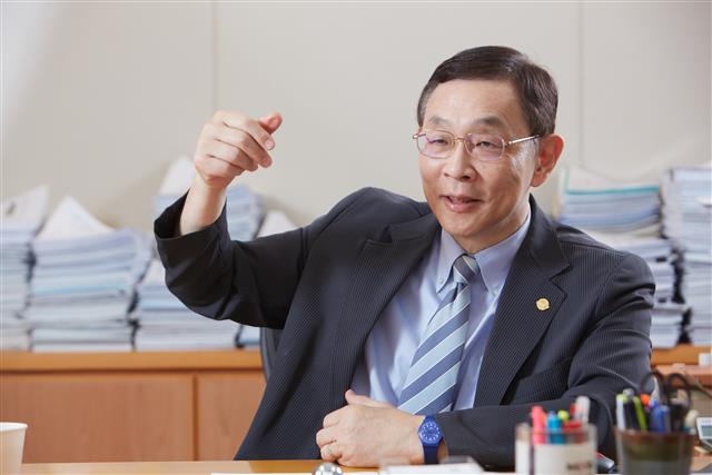 DIGITIMESAsia's tweet image. US trade ban to bring short-term throes for China IC supply chains, says Macronix president #China  #Chinasemiconductor  #IC  #Macronix  #Memorychips  #quantumcomputing  #semiconductorequipment  #US #DIGITIMES digitimes.com/news/a20221017…