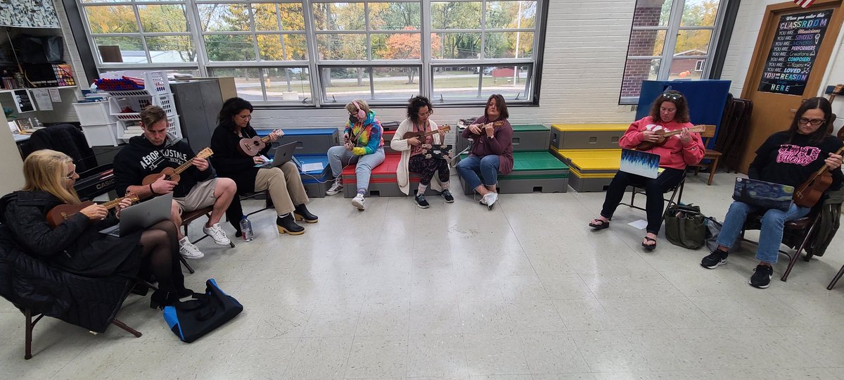 PasquaMusic's tweet photo. So glad these teachers came to my Ukulele FIU today.  These teachers went from beginners to musicians in 1.5 hours, and had fun while doing it! @western161 @TheHornetsHive @SerenaHills_161 @FlossmoorHills @D161Supe https://t.co/piAvlpgvYT