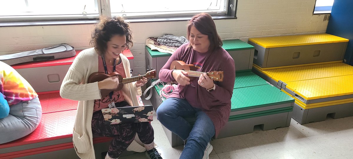 PasquaMusic's tweet photo. So glad these teachers came to my Ukulele FIU today.  These teachers went from beginners to musicians in 1.5 hours, and had fun while doing it! @western161 @TheHornetsHive @SerenaHills_161 @FlossmoorHills @D161Supe https://t.co/piAvlpgvYT