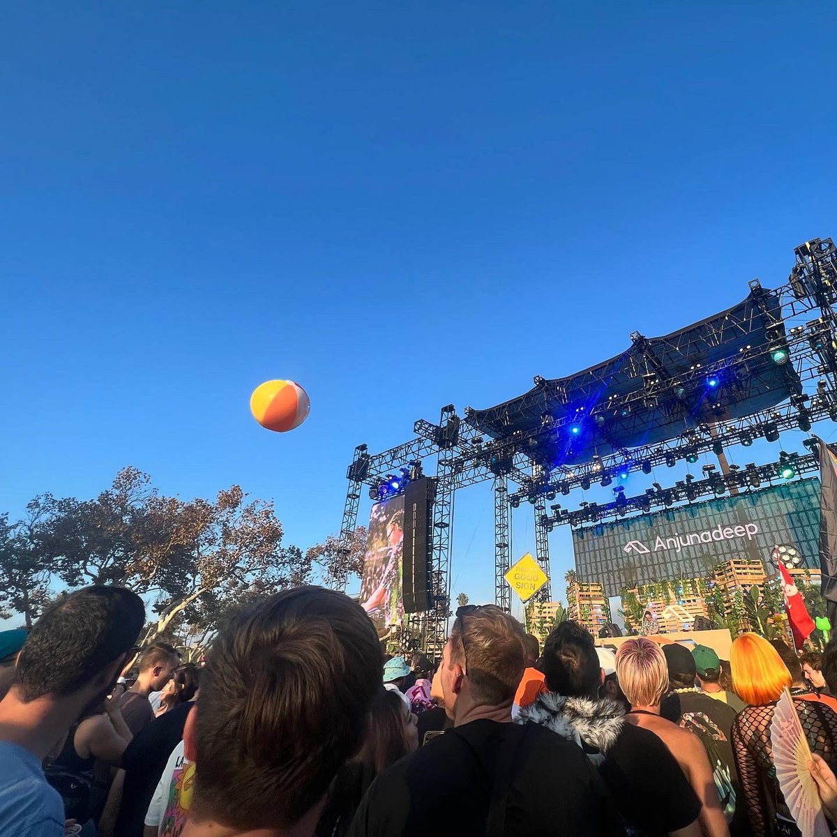 AFireInsideJohn's tweet photo. Thanks for an amazing weekend of great music @aboveandbeyond 🕺🏽#ABGT500 #anjunadeepLA #anjunadeep https://t.co/SsbQzniYzS