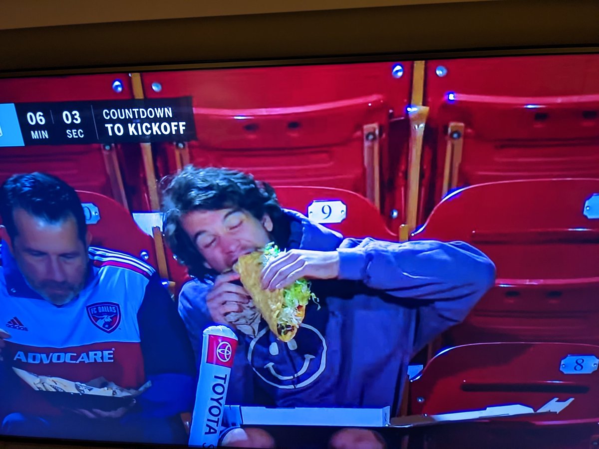 MostlyMueller's tweet photo. when you are really nervous and you eat your feelings #mnufc #DALvMIN https://t.co/4t4qwyOgYN