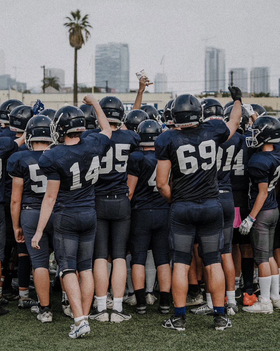 LoyolaFB's tweet photo. Locked in 𝙩𝙤𝙜𝙚𝙩𝙝𝙚𝙧 for Week 9.

• Frosh: Weds (10/19) - 4PM 
               Away vs Cathedral JV
• Soph: Sat (10/22) - 10AM
               Away at LB Poly JV
• Varsity: Fri (10/21) - 7PM
               Home vs Cathedral

🎟️: https://t.co/eho1xnKHK8 | #GoCubs https://t.co/hw0N54B7l9