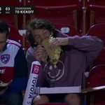 実況者も驚き!？これぞアメリカサイズな巨大タコスがうつる。