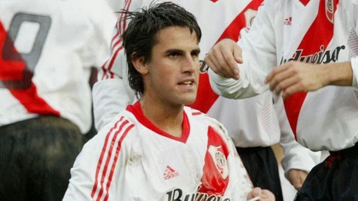 RIVERenLINEA's tweet photo. [AHORA] al aire Guille Pereyra, ex jugador de #River y gran amigo de Martín Demichelis: "Martín es una persona súper idónea, a la altura para la exigencia #River y para este momento. Nació en el club". https://t.co/sm2QzoeP2g