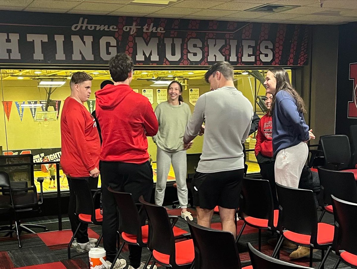 Thanks <a href="/HalleMorehead/">Halle Morehead</a> for leading our discussion tonight on fear within sports ✝️