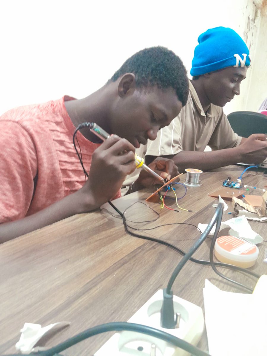 anka_tronics's tweet photo. Nous avons compris que l’émergence d'un pays passe par le renforcement de capacités de ressources humaines dans le domaine du numérique. https://t.co/xYoORO3VSG