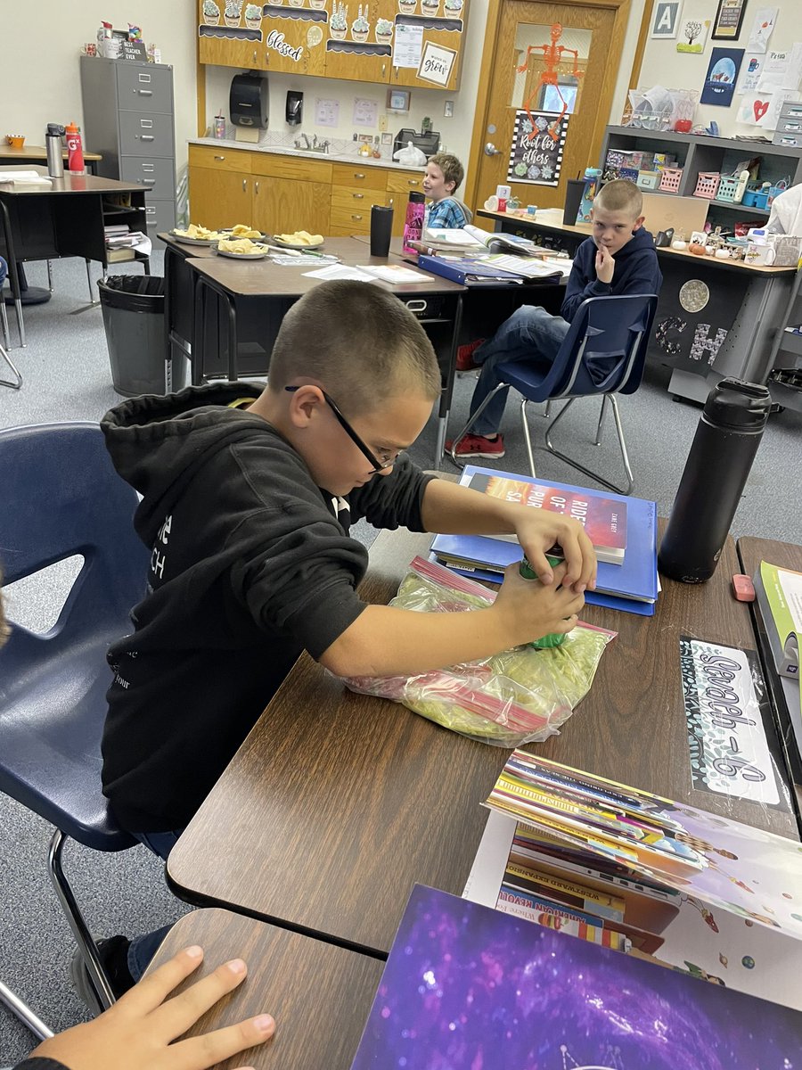 mrspetsch22's tweet photo. While learning about technical texts, we learned about a recipe for Smashemole! Today students followed the instructions and made their own to try! We gave it a 10/10! #readyreading #smallgroups #readinginstruction #targettimes #handsonlearning https://t.co/PIORem7GRC