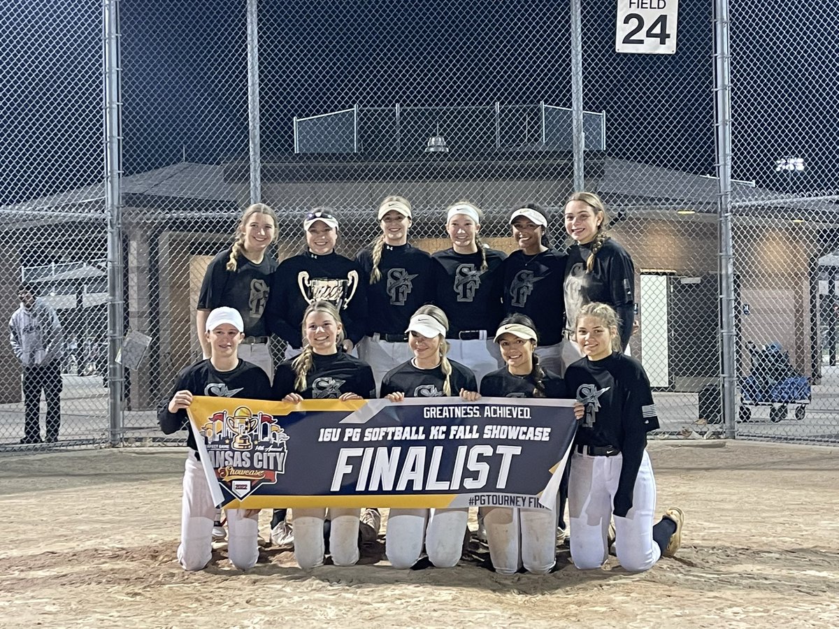 AMCCOY_99's tweet image. After 11 months without playing a game, it felt amazing getting on the field with my team! Knocking off some rust but they will help me get better every rep!
We went 7-1 on the weekend in the @pgmidwest showcase! 
Stats
.353 AVG
.421 OBP
5 RBI
3 SB