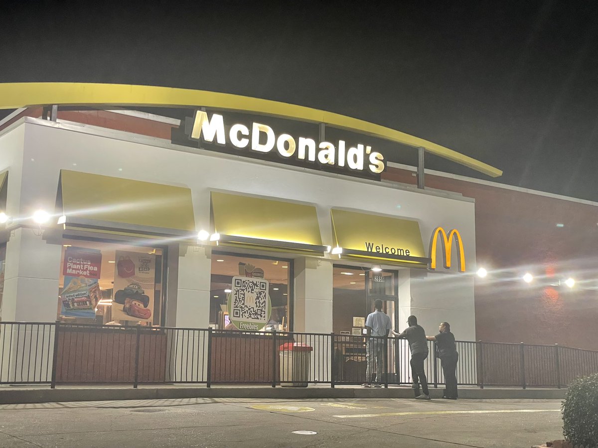 KourtneyWDSU's tweet photo. #BREAKING We’re hearing this McDonald’s on South Claiborne was robbed and employees were locked in the freezer. https://t.co/l4WCPs9dpS
