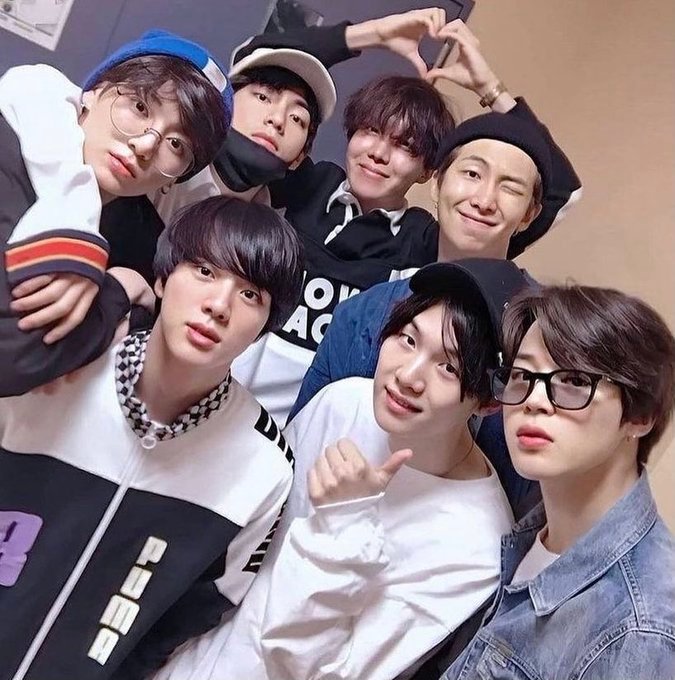 WinterTae_BTS's tweet photo. Once again, thank you @BTS_twt 💜 https://t.co/Pozk4pGO1V