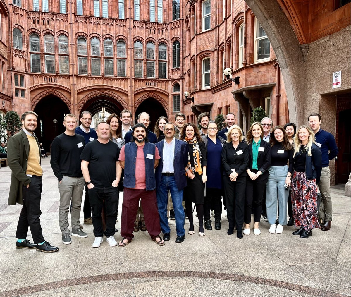Who knew when I started PhD &amp; even setting up <a href="/UofT_BEAR/">BEAR UofT</a> that companies would have CBOs (chief beh officers)! Here's me+a bunch! Thx @jezgroom for convening <a href="/rotmanschool/">Rotman School</a> <a href="/rorysutherland/">Rory Sutherland</a> <a href="/economiclogic/">Nathalie Spencer</a> <a href="/wrmailer/">William Mailer</a> <a href="/CassSunstein/">Cass Sunstein</a> <a href="/RogerLMartin/">Roger L. Martin</a> @NinaMazar <a href="/katy_milkman/">Katy Milkman</a> <a href="/avicgoldfarb/">Avi Goldfarb</a>