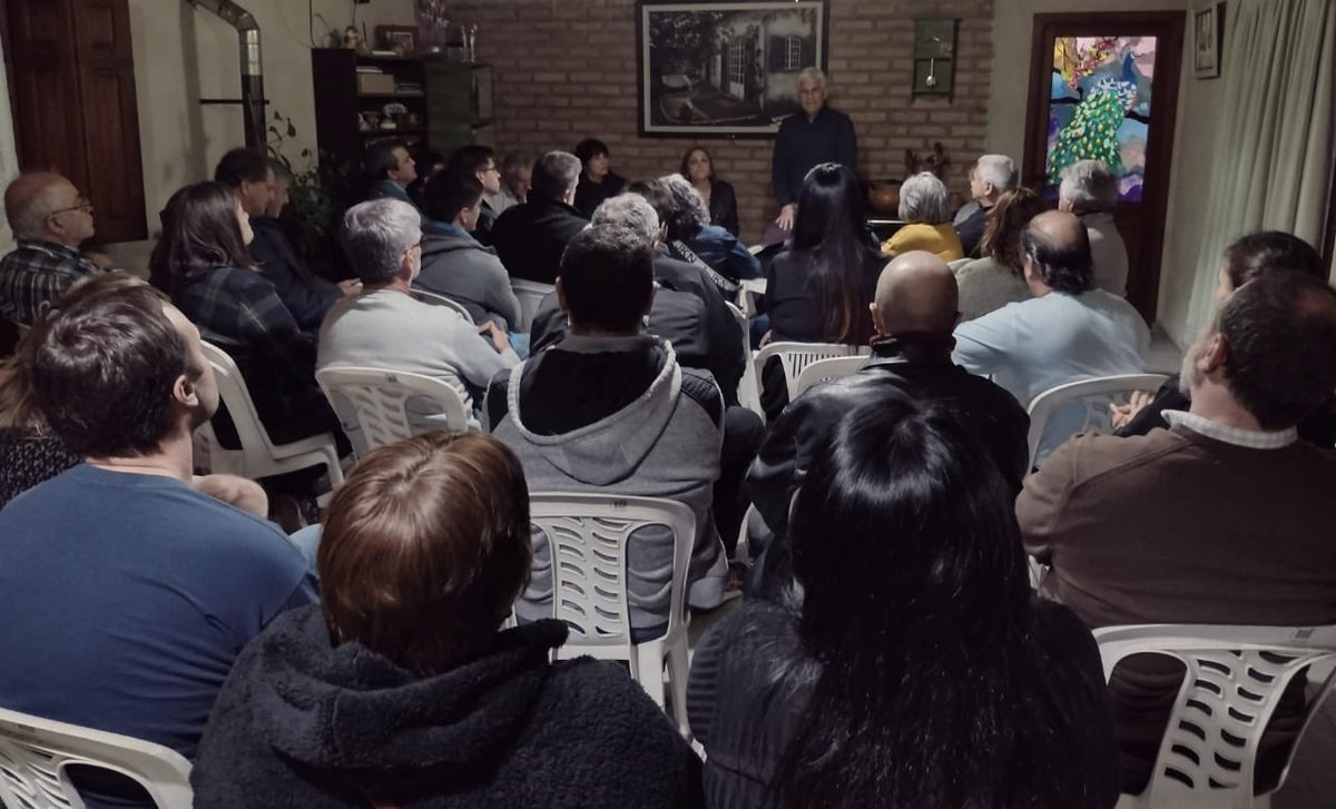 Esta noche de lunes, en una reunión con dirigentes partidarios de JUANA KOSLAY. Evaluación de la situación partidaria actual en la localidad y definición de los próximos pasos. Felicitaciones a este grupo de Dirigentes que están trabajando por un mejor futuro para la Provincia !