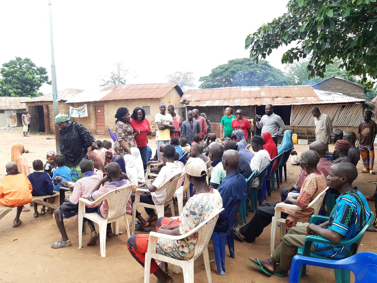 _kaloly10's tweet photo. One of the statutory responsibilities of National Library of Nigeria is ensuring an enlightened citizenry. Kiaga village in Gwagwalada was one of the Communities Readership Promotion Campaign 2022 was carried out. Here we established a Literacy Centre with five volunteers. https://t.co/FrGzWX0xzz