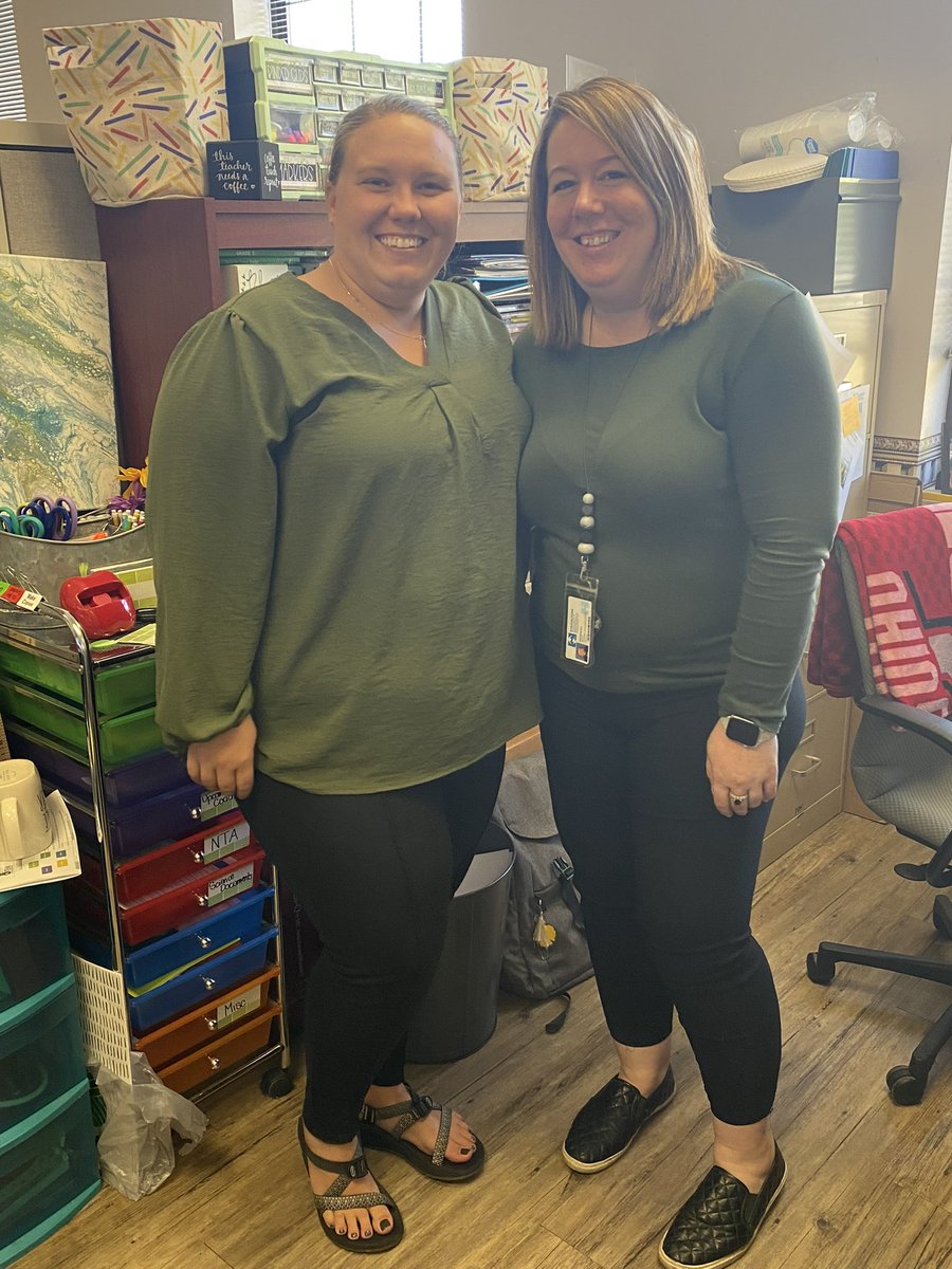 ystewart1's tweet image. #twinzies Caught ya! Green-Handed! 😆 Welcome Back from Fall Break, gems 💎❤️ @reedhcde @BCrawford_HCS #HCS_SocStudies #HCS_Science
